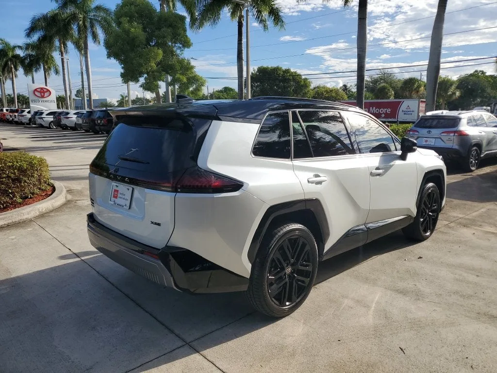 2026 Toyota RAV4 XSE photo 4