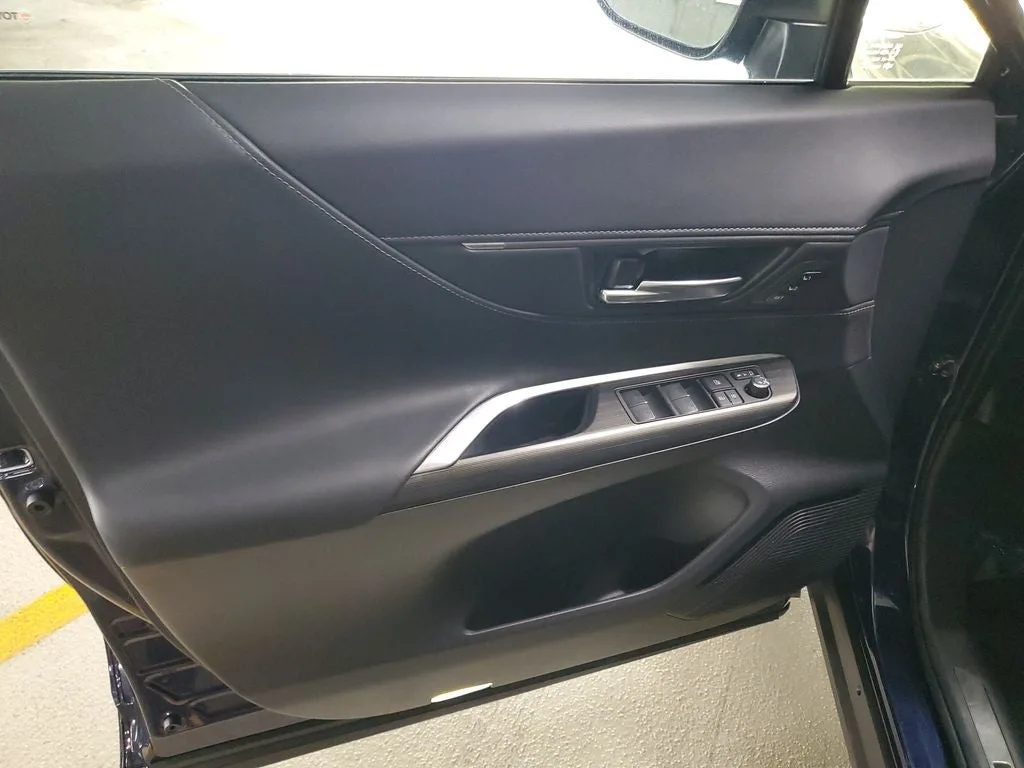 2023 Toyota Venza XLE photo 18