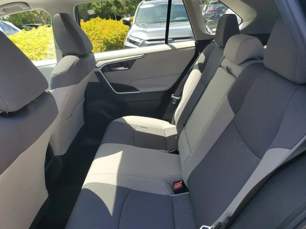 2024 Toyota RAV4 XLE photo 13