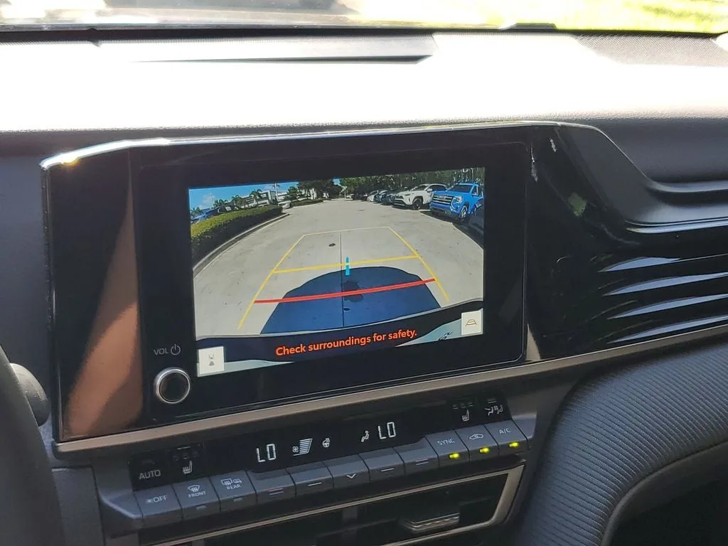 2025 Toyota Camry SE photo 25