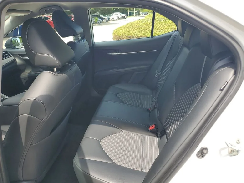 2023 Toyota Camry SE photo 11