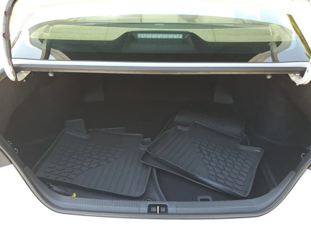 2026 Toyota Camry SE photo 8