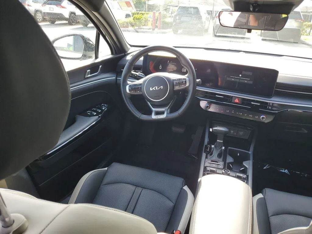 2025 Kia K5 GT-Line photo 12