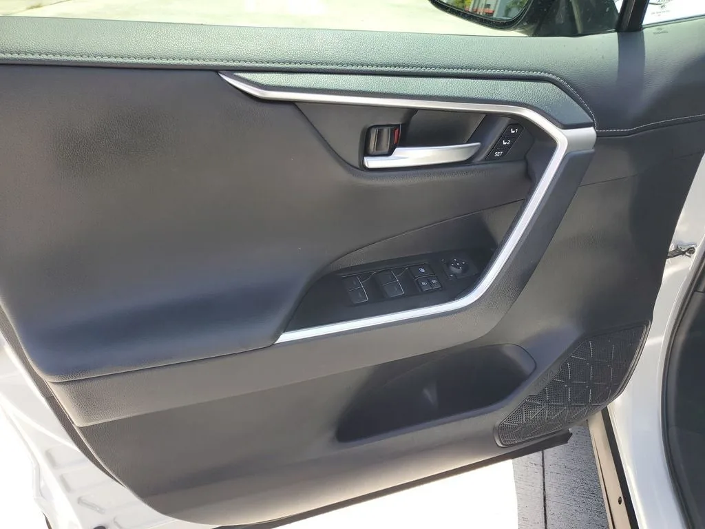 2025 Toyota RAV4 Limited photo 19
