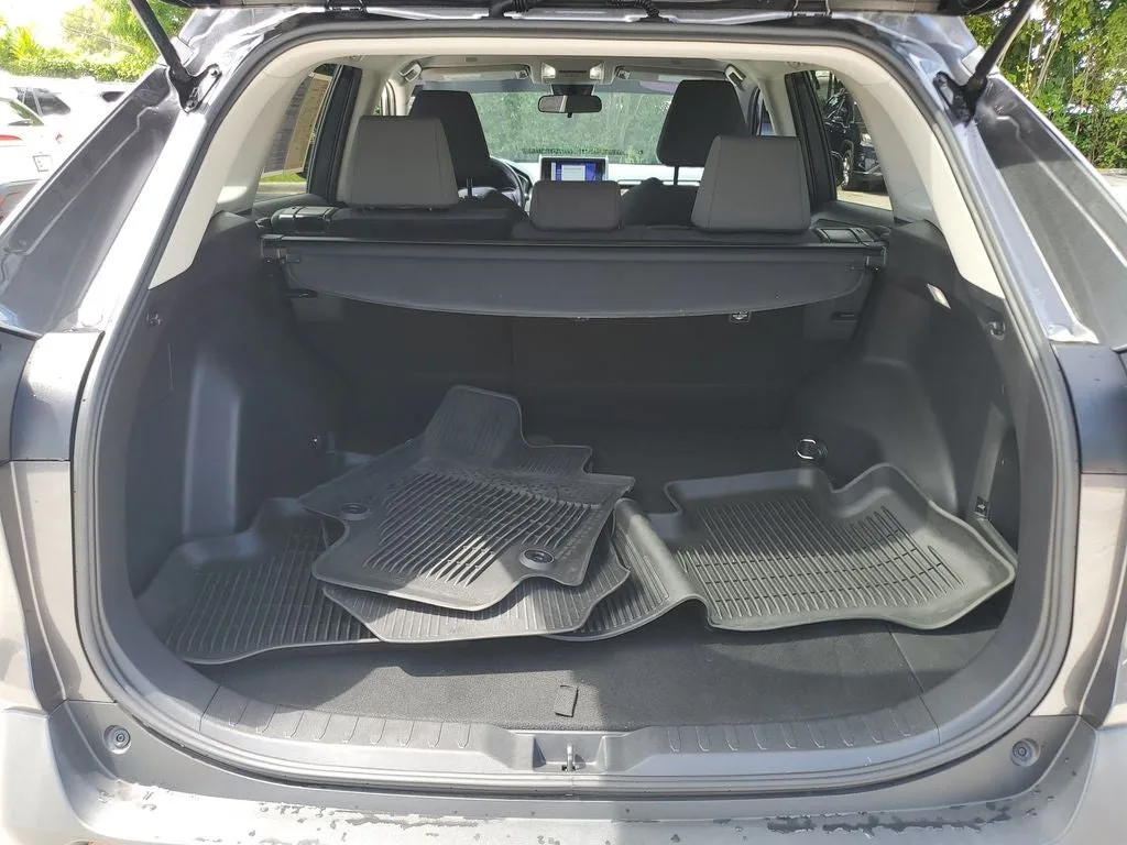 2024 Toyota RAV4 XLE photo 10