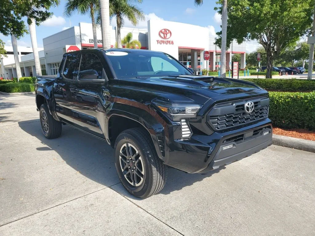 2025 Toyota Tacoma TRD Sport photo 3