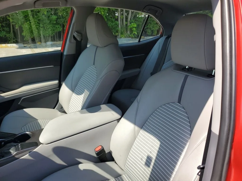 2023 Toyota Camry SE photo 17