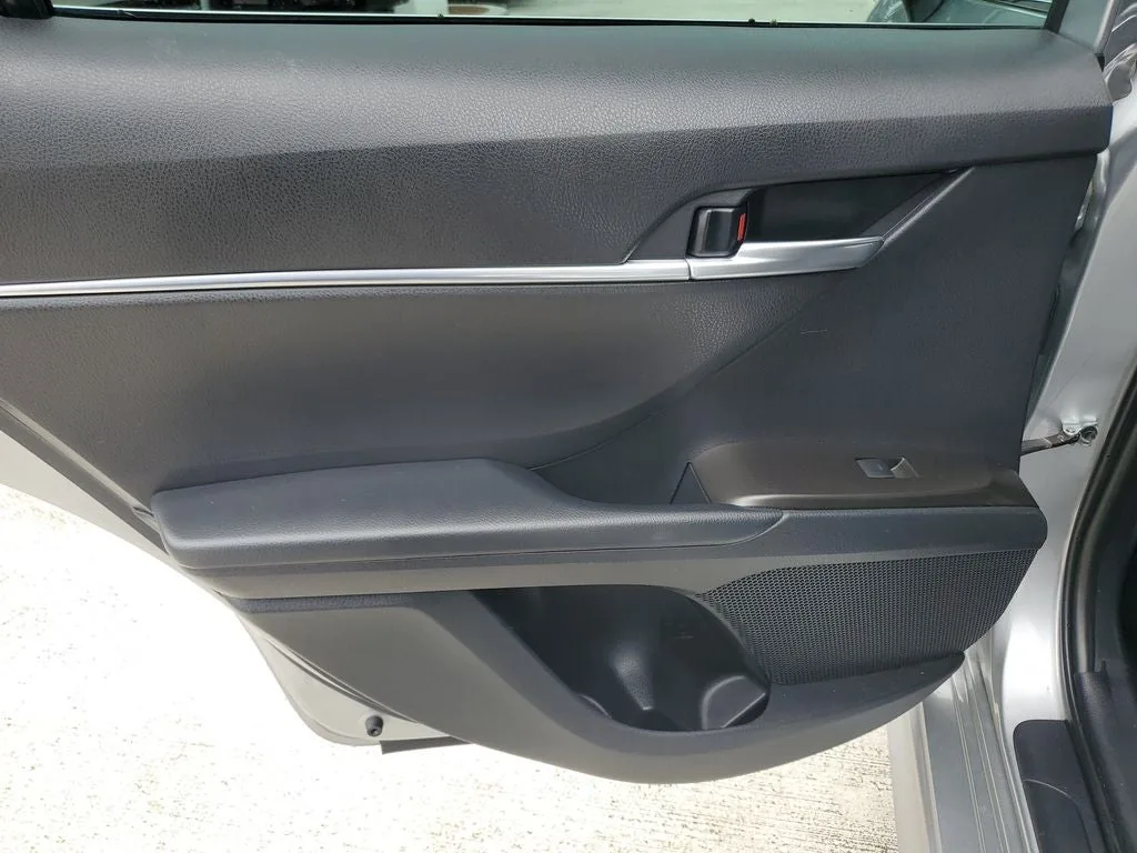 2024 Toyota Camry SE photo 11