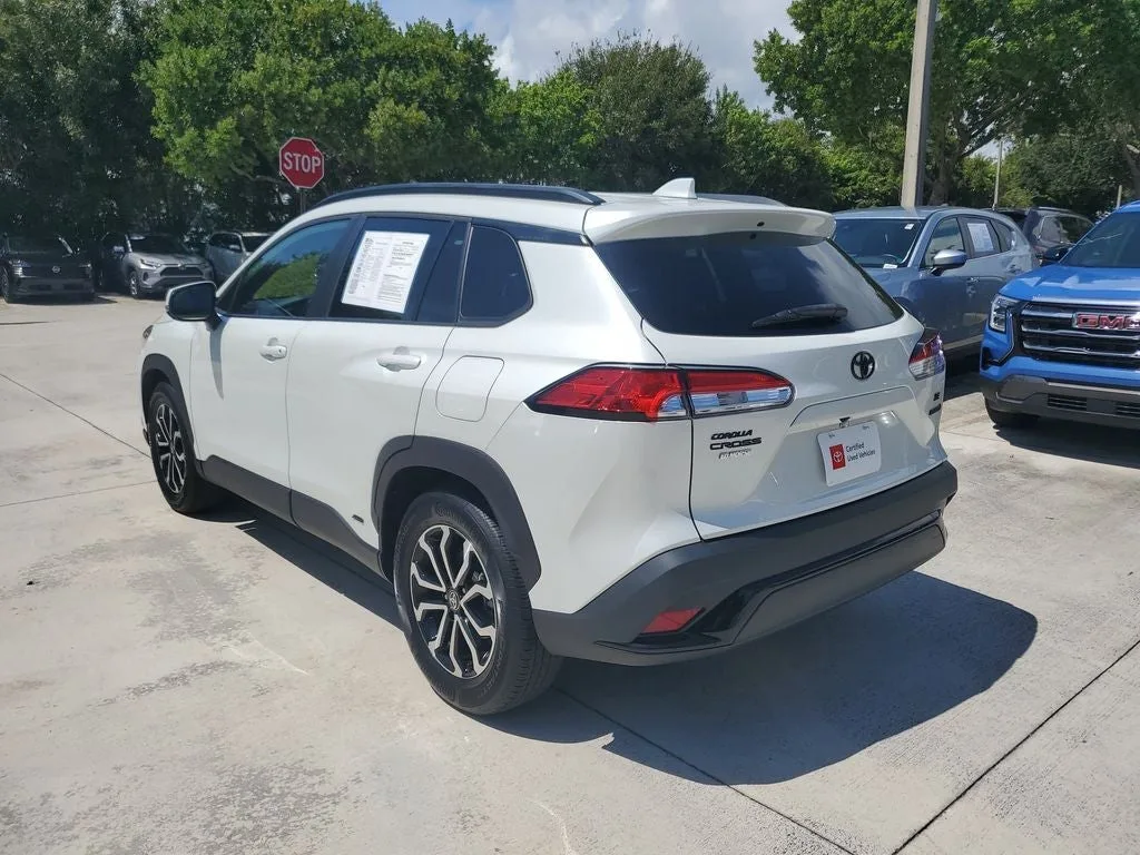 2023 Toyota Corolla Cross Hybrid SE photo 4