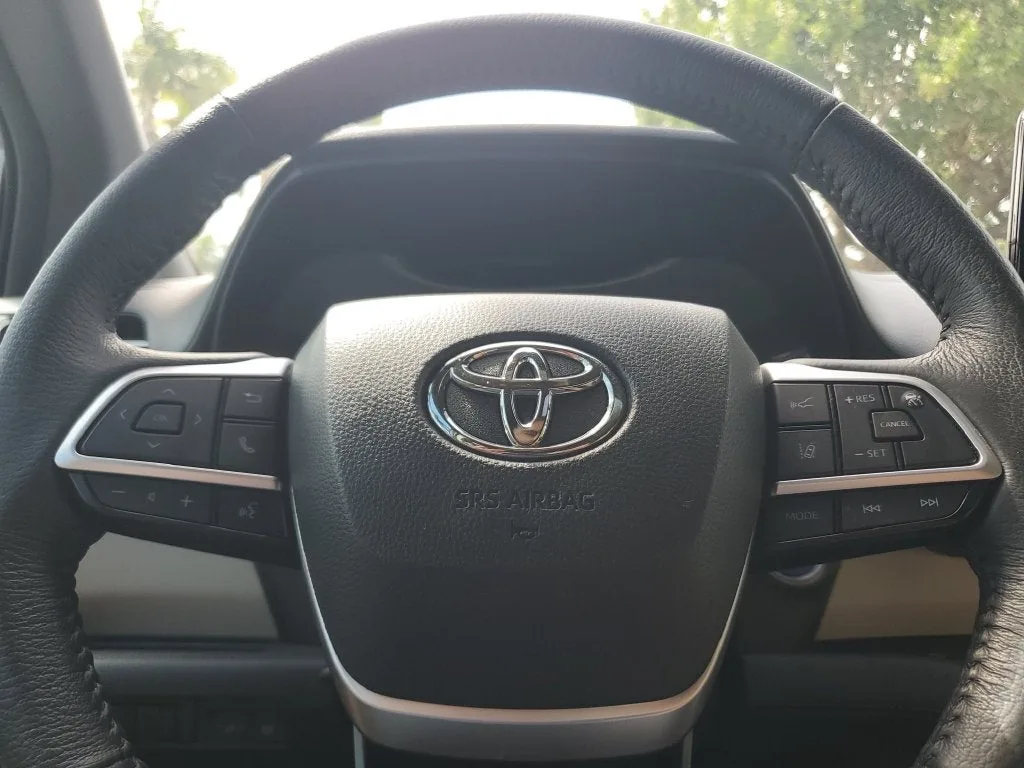 2024 Toyota Sienna XLE 8 Passenger photo 24