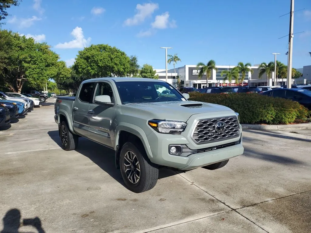2023 Toyota Tacoma TRD Sport V6 photo 3