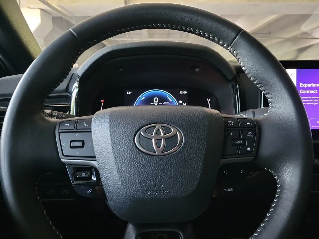 2025 Toyota Camry SE photo 24