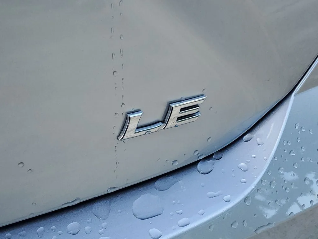 2025 Toyota Camry LE photo 9
