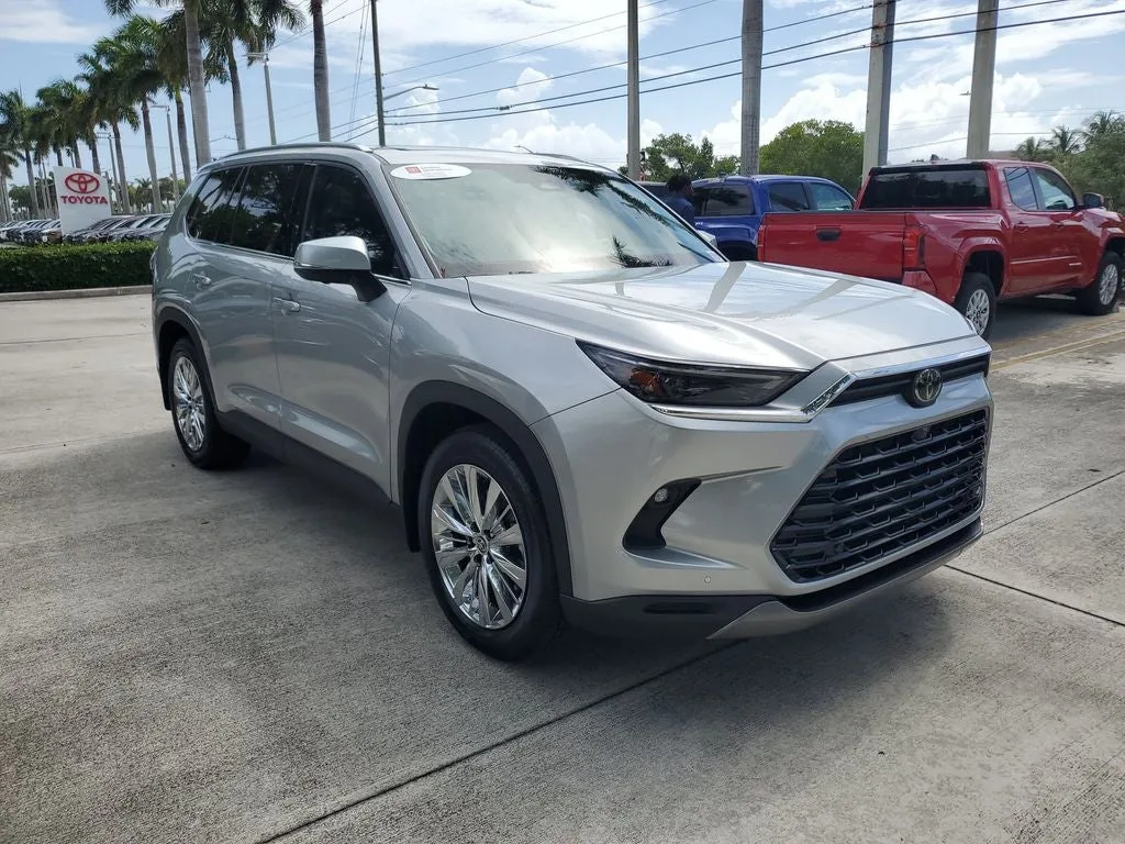 2024 Toyota Grand Highlander Platinum photo 3
