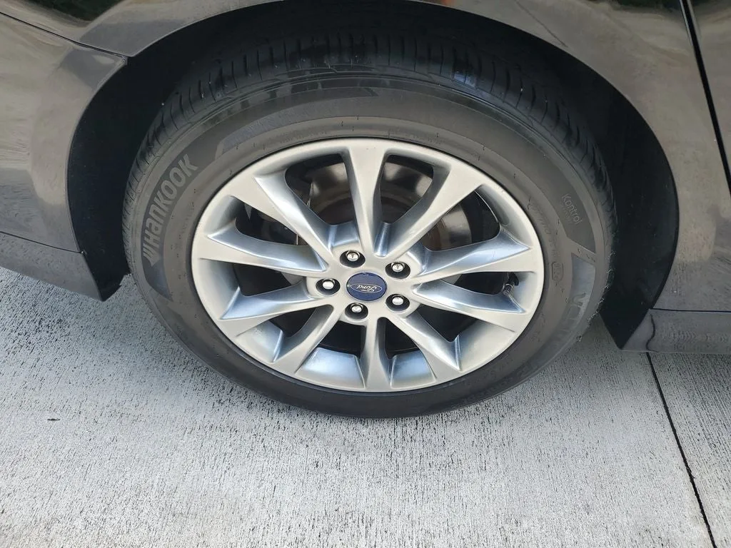 2017 Ford Fusion SE photo 7