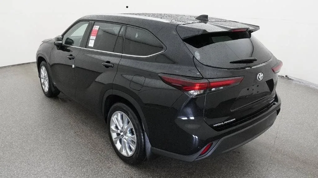 2026 Toyota Highlander Hybrid Limited photo 5