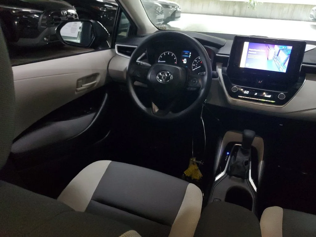2025 Toyota Corolla LE photo 14