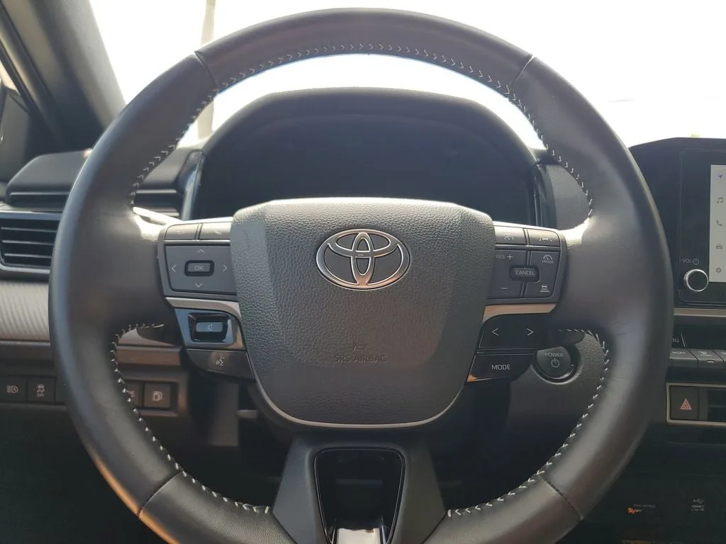 2025 Toyota Camry SE photo 22