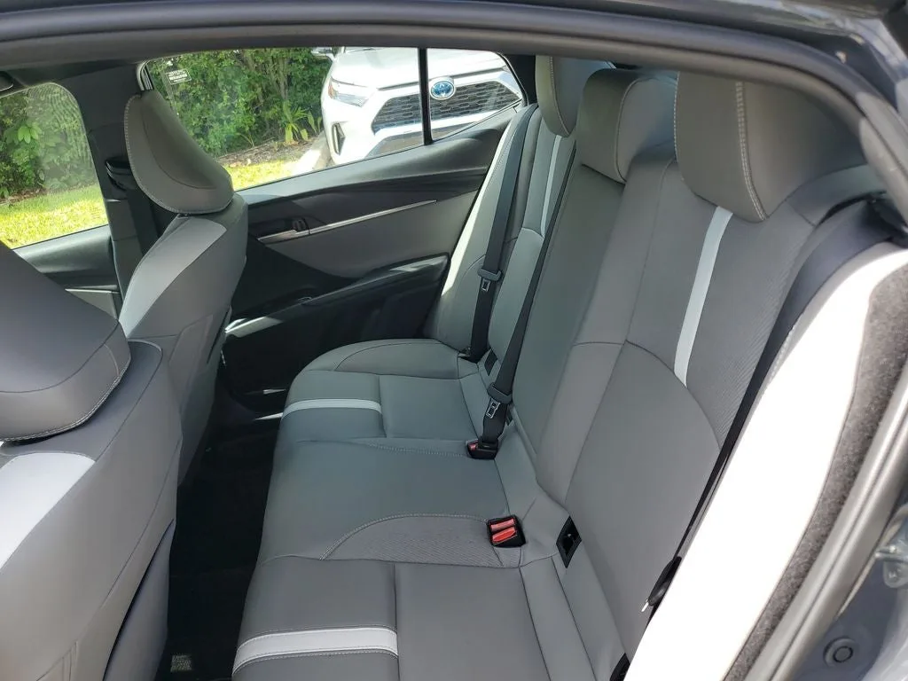 2025 Toyota Camry SE photo 11