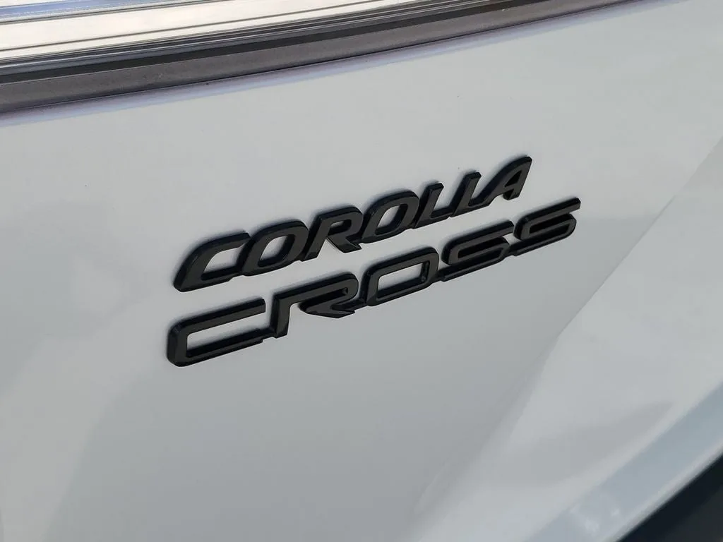 2023 Toyota Corolla Cross Hybrid S photo 8