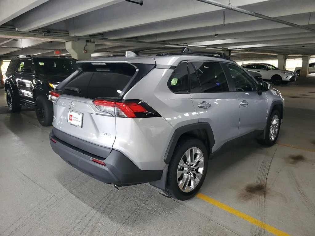 2024 Toyota RAV4 XLE Premium photo 4