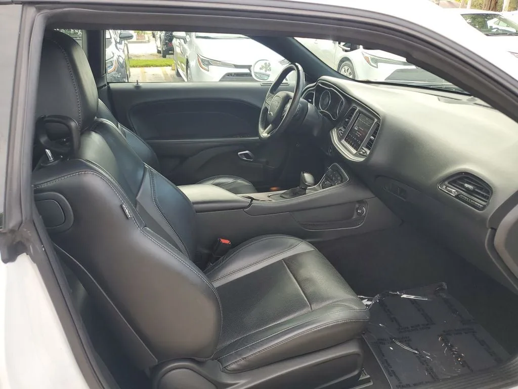 2019 Dodge Challenger SXT photo 14