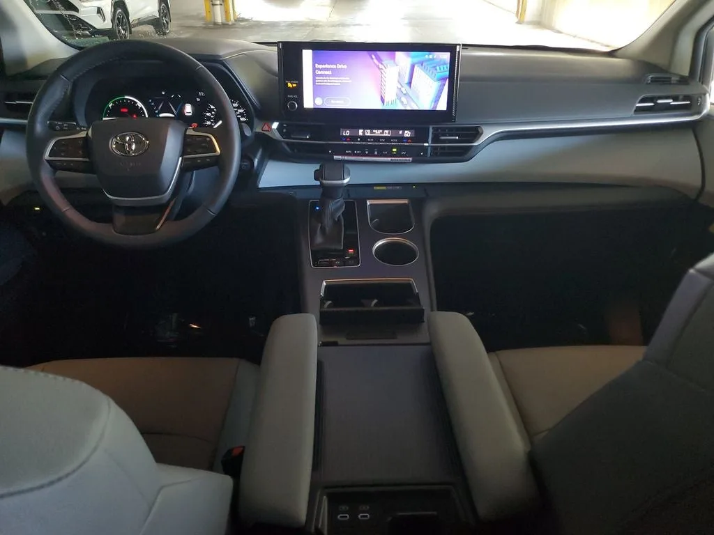 2026 Toyota Sienna XLE 7 Passenger photo 17