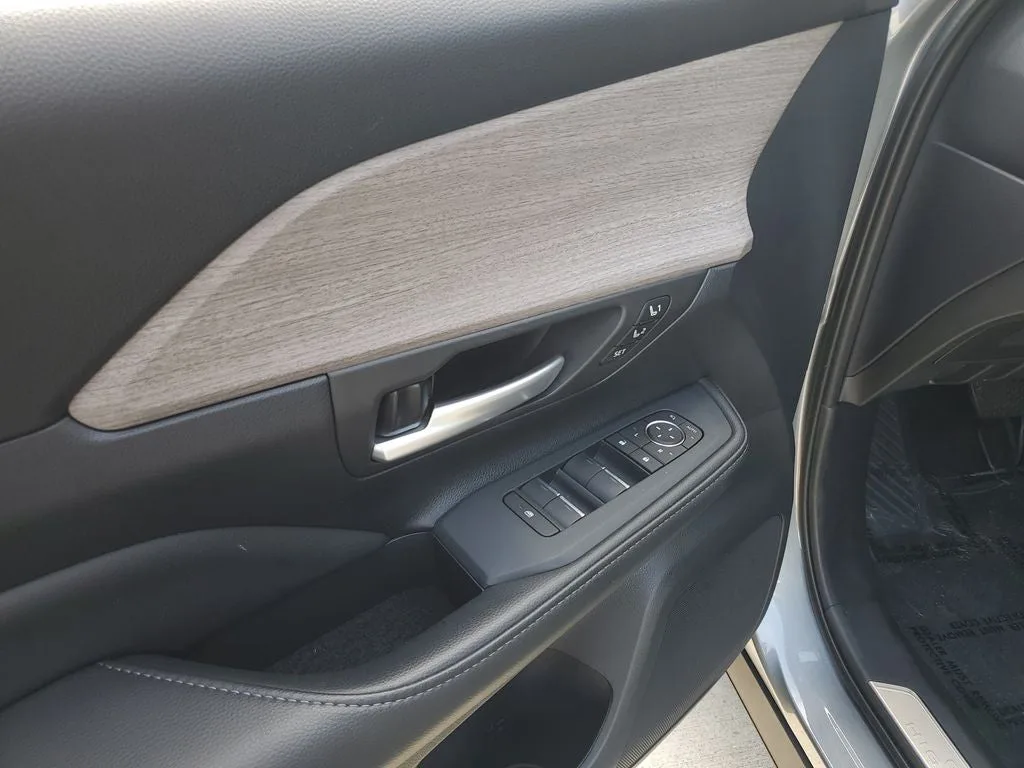 2026 Toyota Grand Highlander Limited photo 20