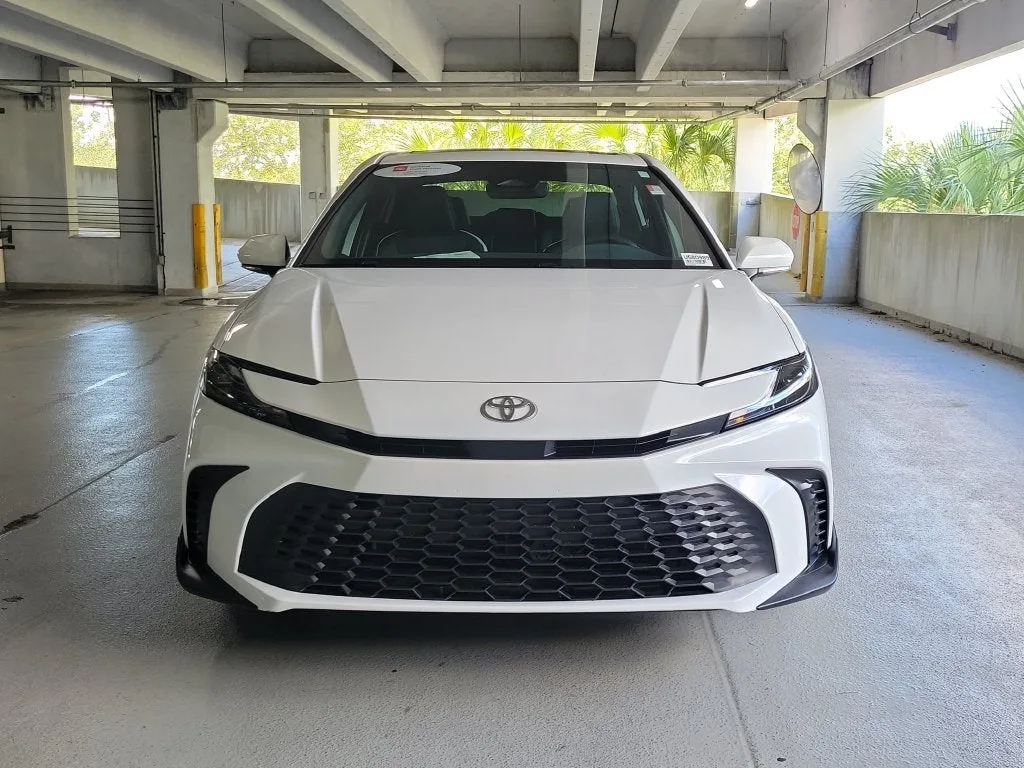 2025 Toyota Camry SE photo 2