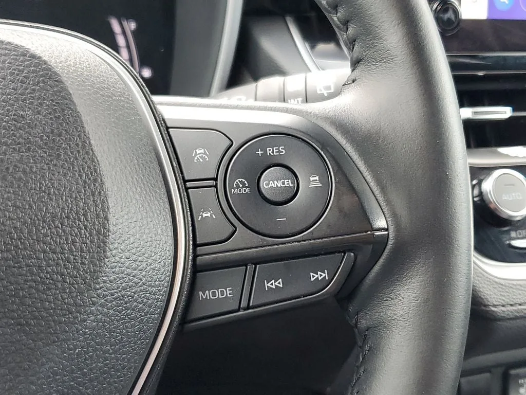 2023 Toyota Corolla Cross Hybrid XSE photo 26