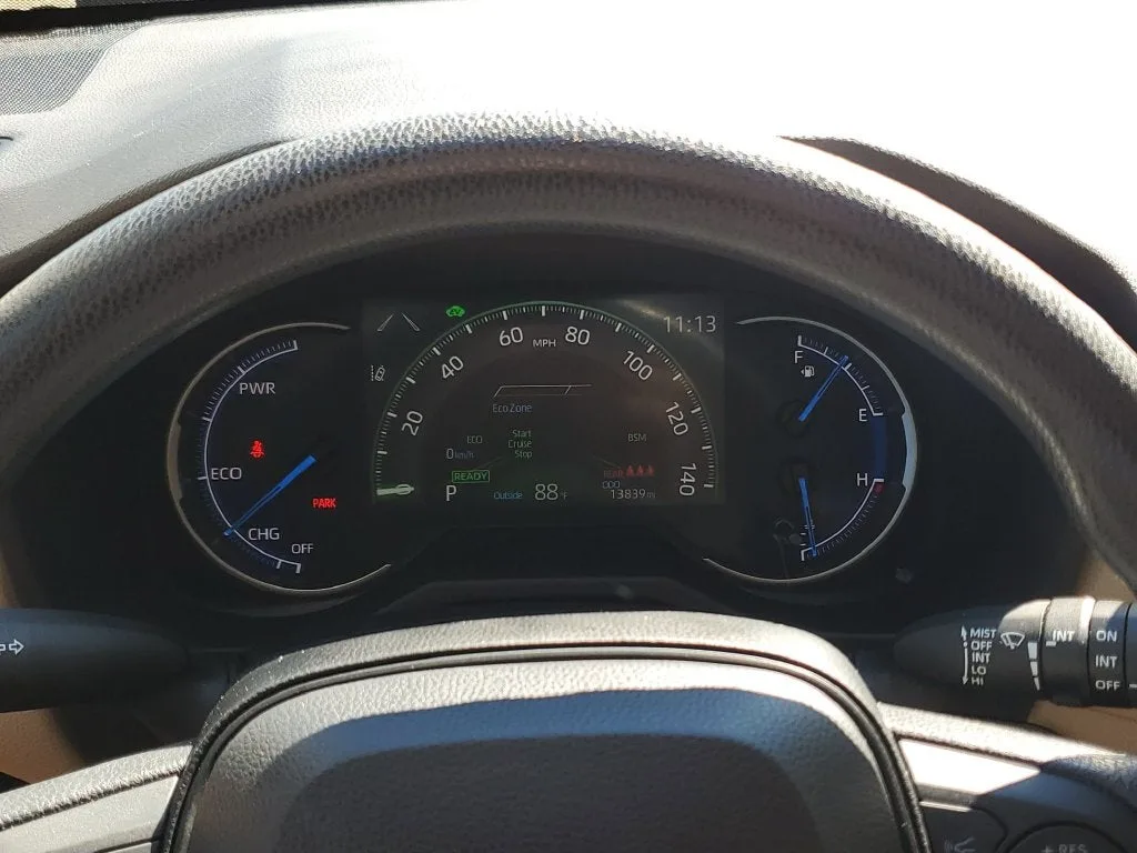 2024 Toyota RAV4 Hybrid XLE photo 25