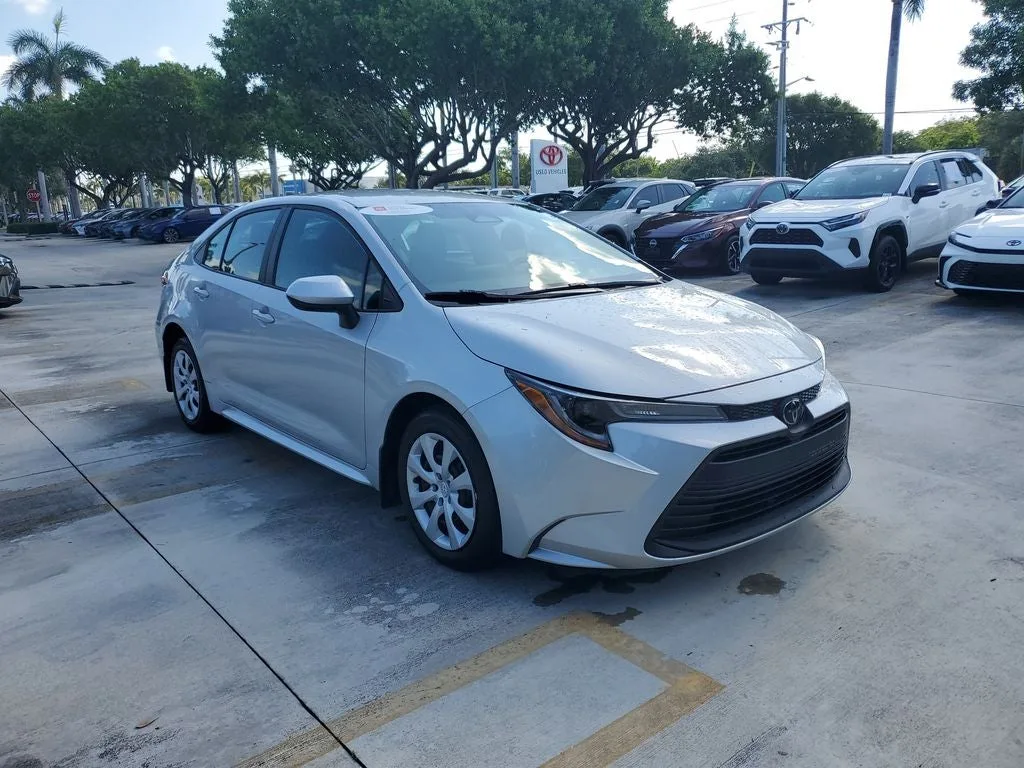 2024 Toyota Corolla LE photo 3