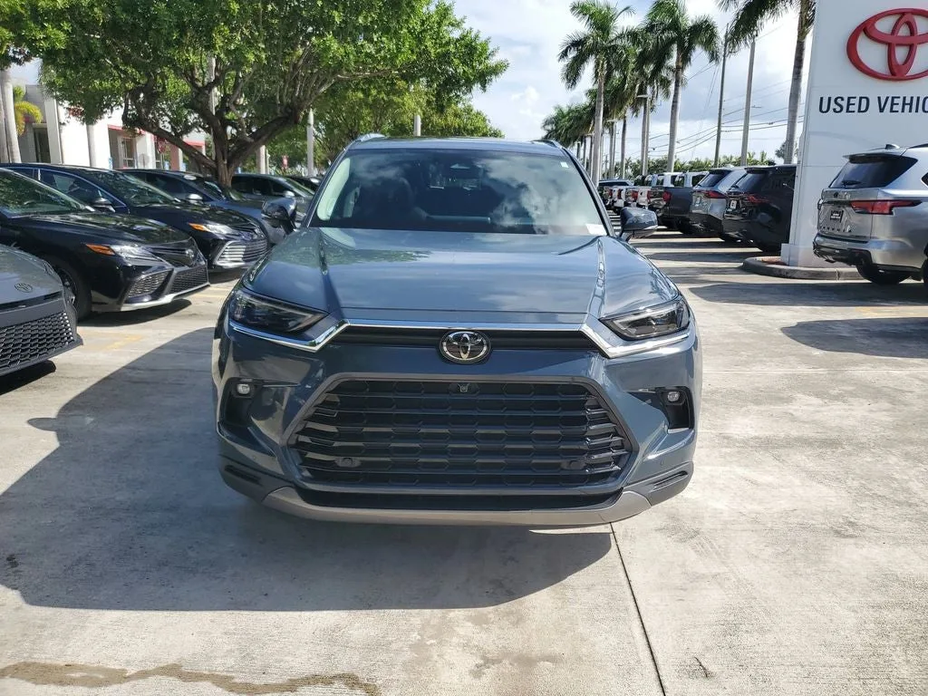 2024 Toyota Grand Highlander Platinum photo 2
