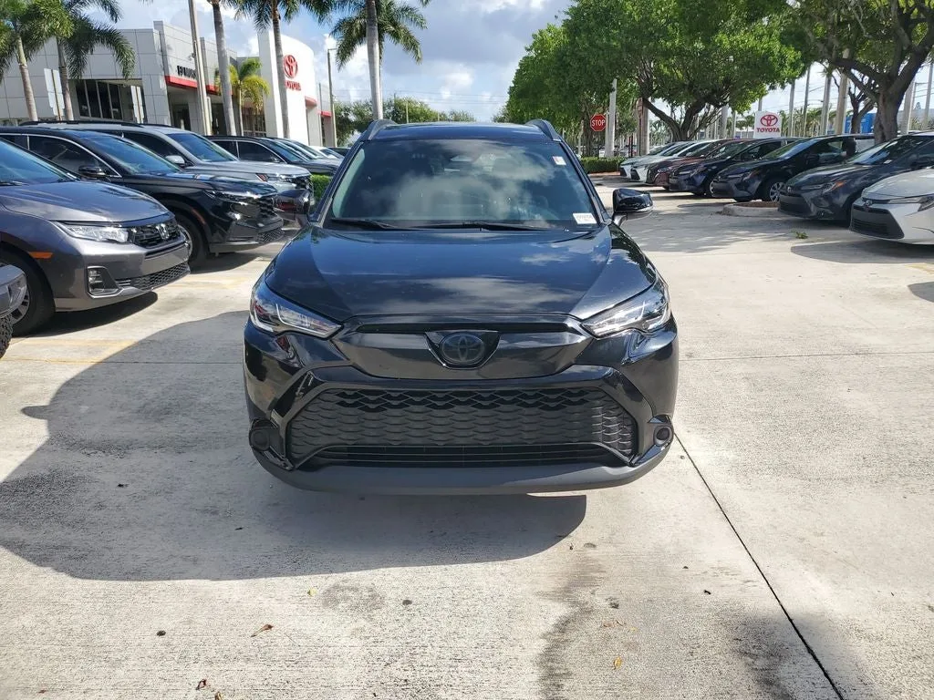2023 Toyota Corolla Cross Hybrid SE photo 2