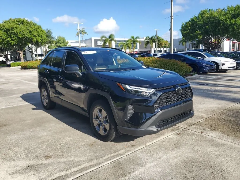 2025 Toyota RAV4 Hybrid LE photo 3