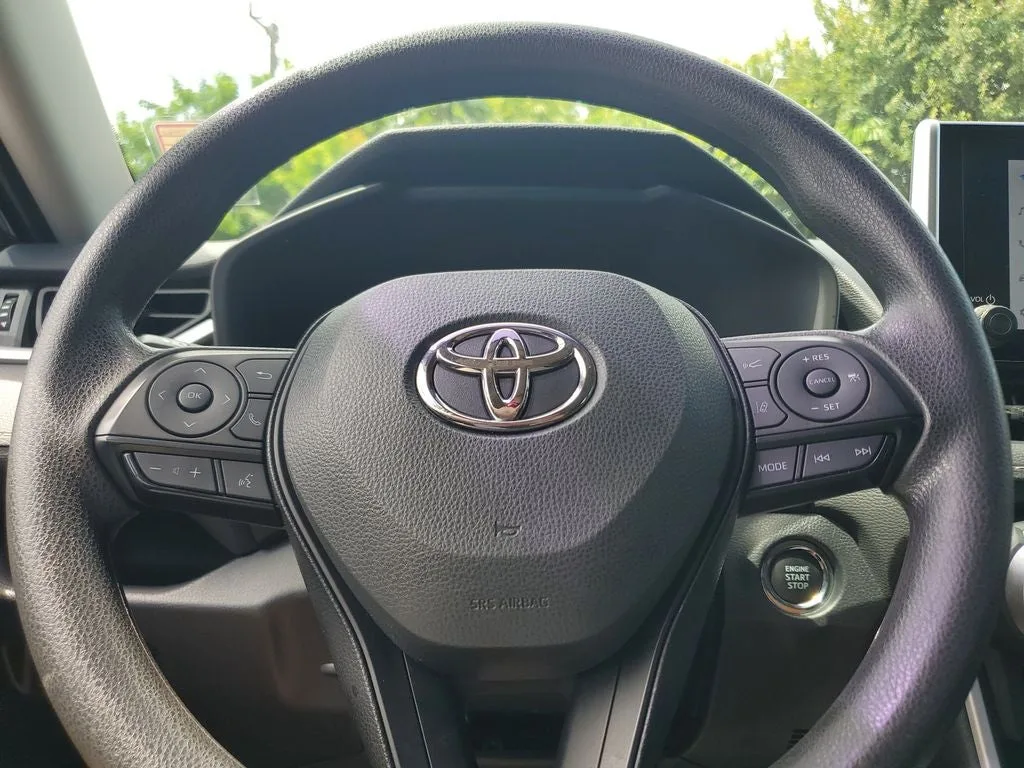 2024 Toyota RAV4 XLE photo 22