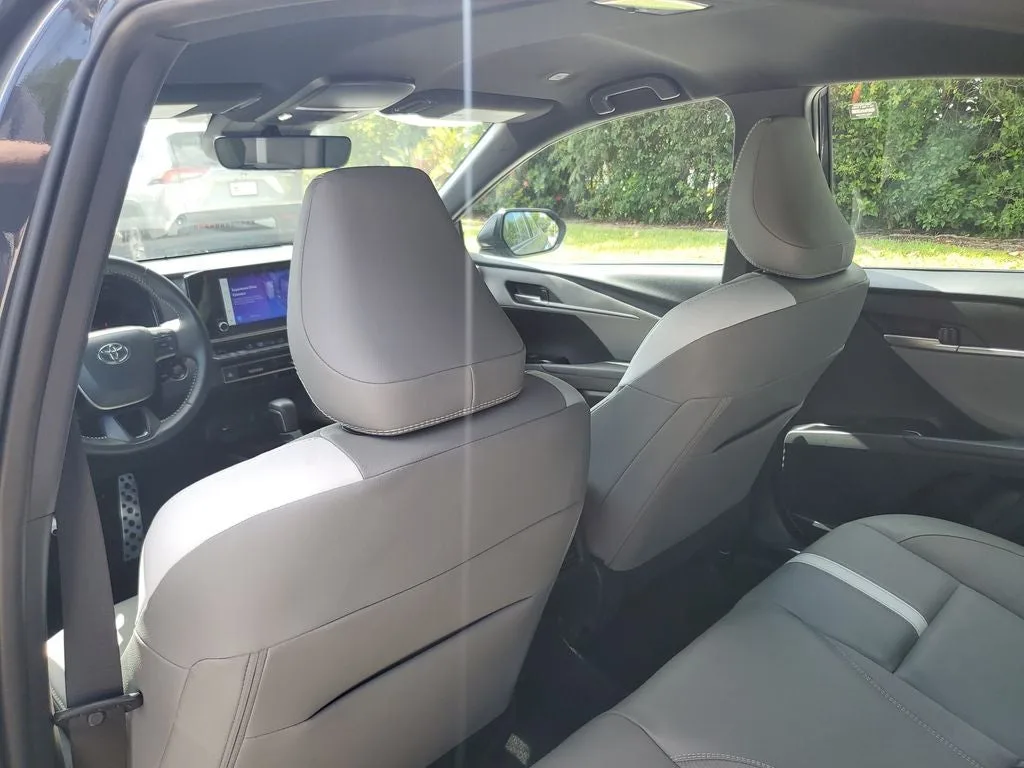 2025 Toyota Camry SE photo 12