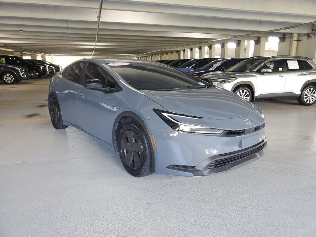 2026 Toyota Prius LE photo 3