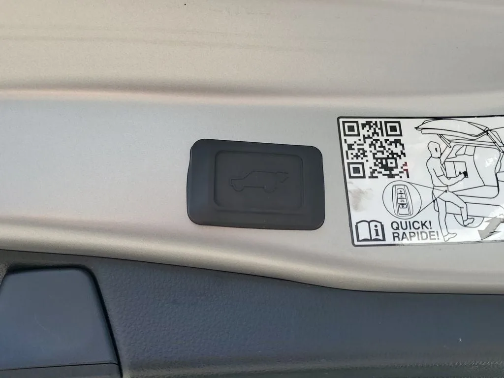 2024 Toyota RAV4 Hybrid XSE photo 11