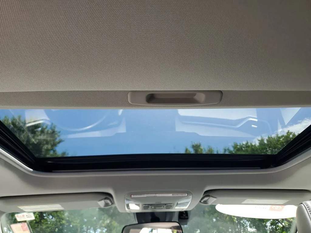 2021 Toyota RAV4 Hybrid XLE Premium photo 18