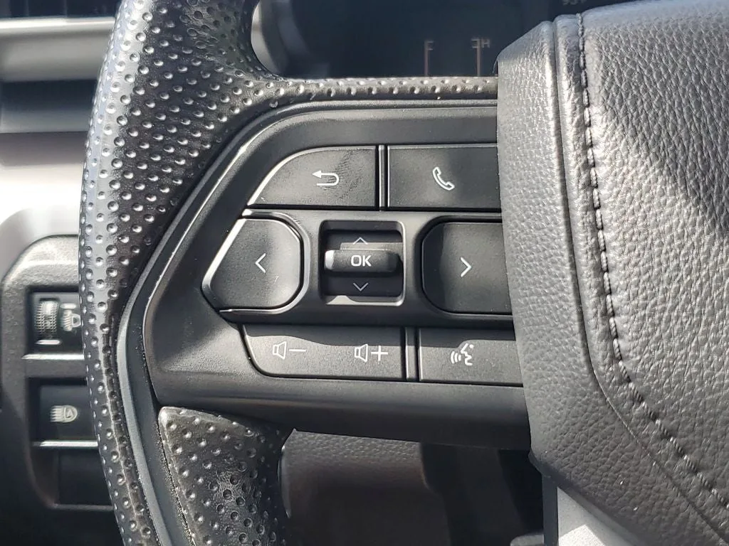 2025 Toyota Tacoma SR5 photo 23
