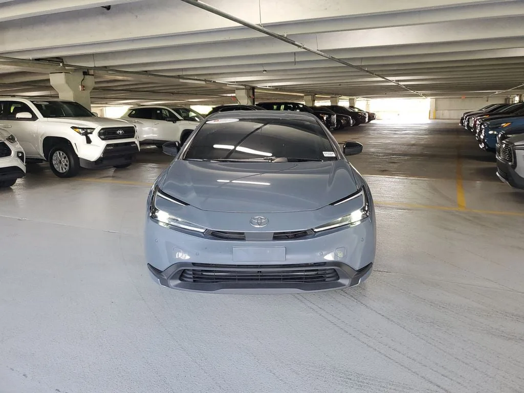 2026 Toyota Prius LE photo 2