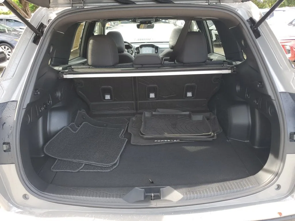 2025 Subaru Forester Premium photo 9