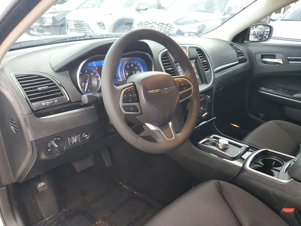 2023 Chrysler 300 Touring photo 20