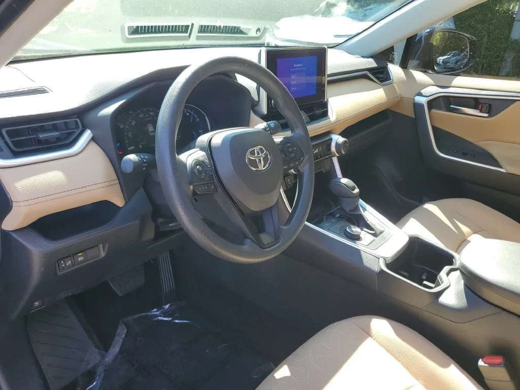 2024 Toyota RAV4 Hybrid XLE photo 21