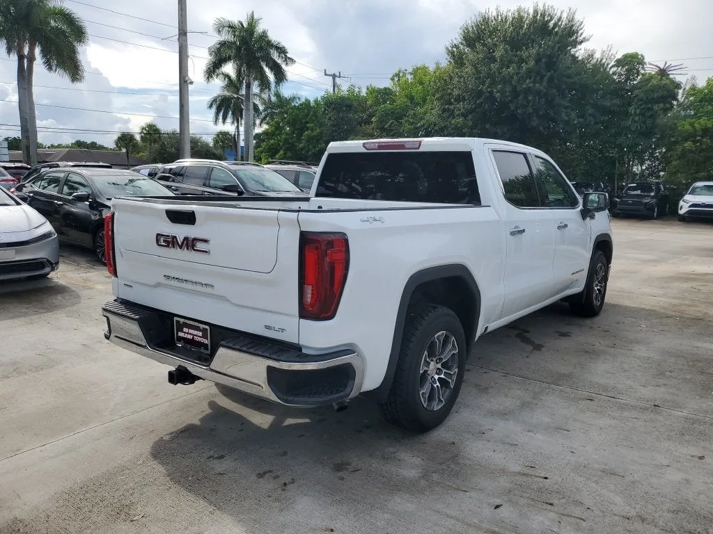 2025 GMC Sierra 1500 SLT photo 4