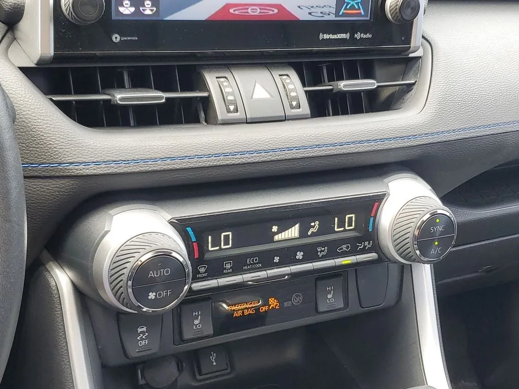 2022 Toyota RAV4 Hybrid XSE photo 30