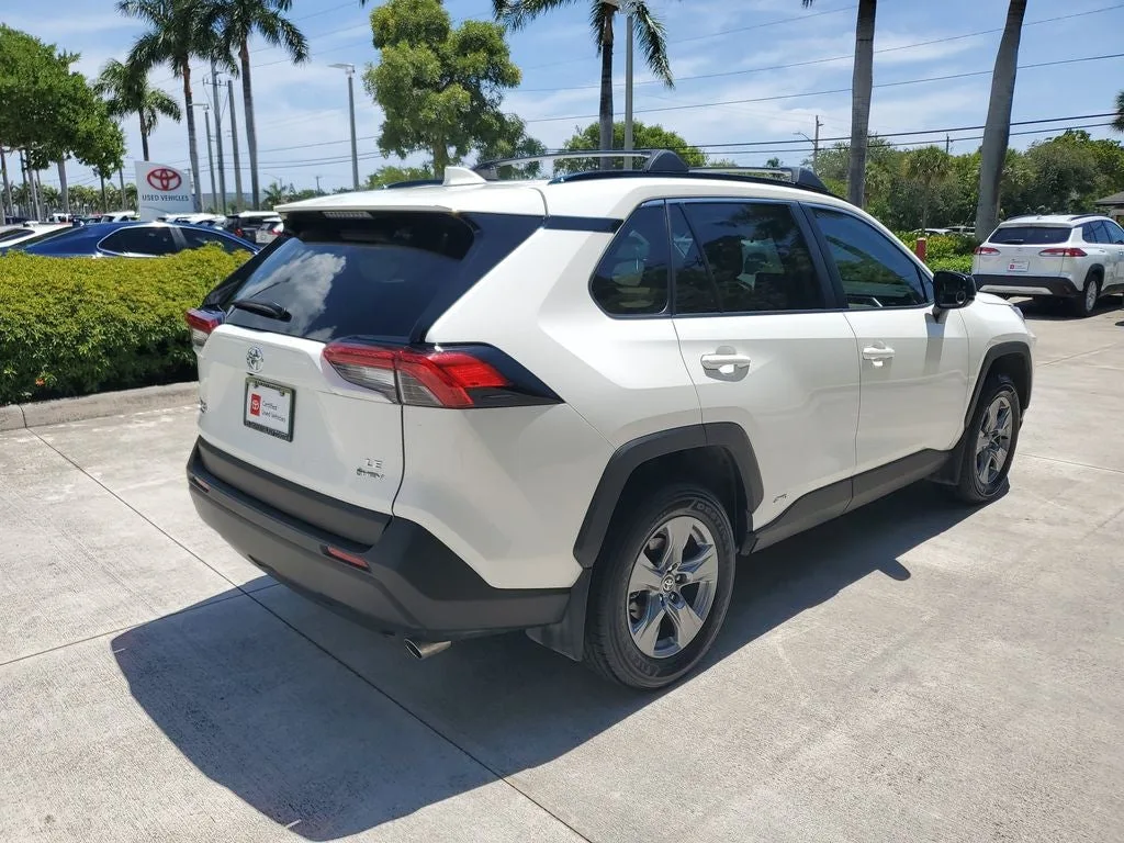 2025 Toyota RAV4 Hybrid LE photo 6