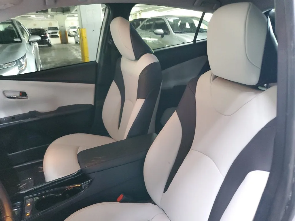 2021 Toyota Prius Limited photo 19