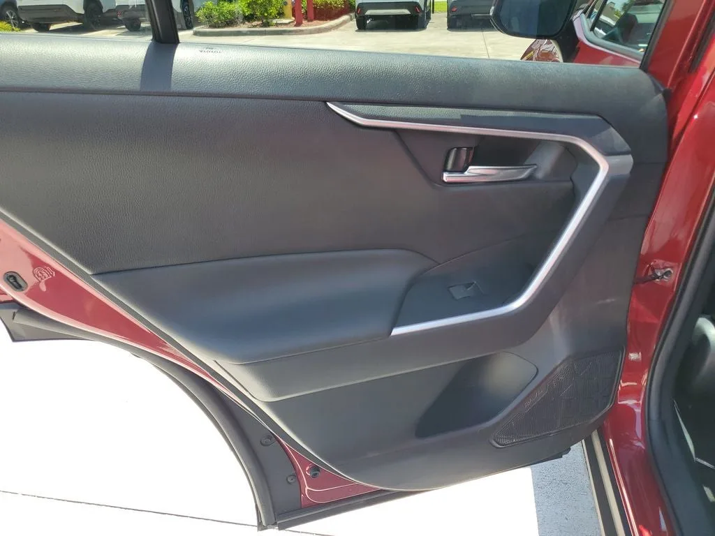 2022 Toyota RAV4 XLE Premium photo 12